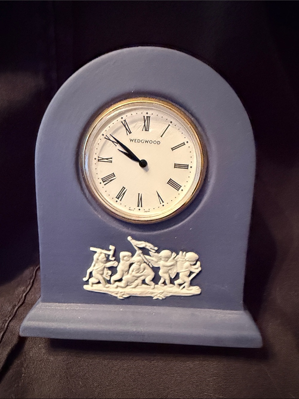 Wedgwood DARK BLUE Jasperware Clock White Relief. Seiko clock works. 3.75x3.25”